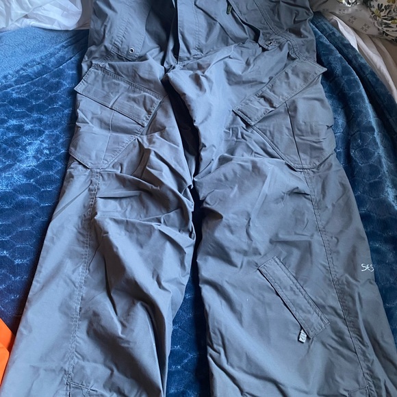 Mens medium snowpants - Picture 2 of 4